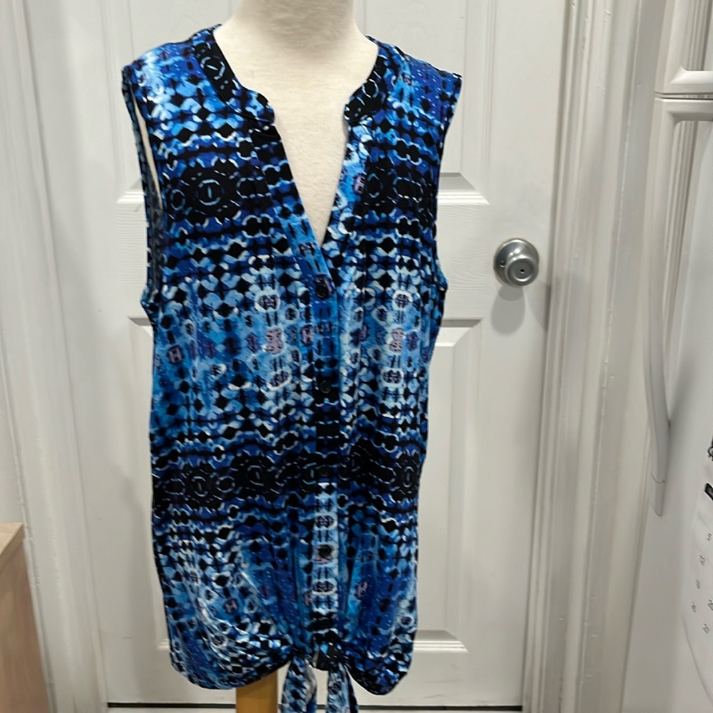 V neck cable and gauge multi blues and black size small. Tied in a knot.